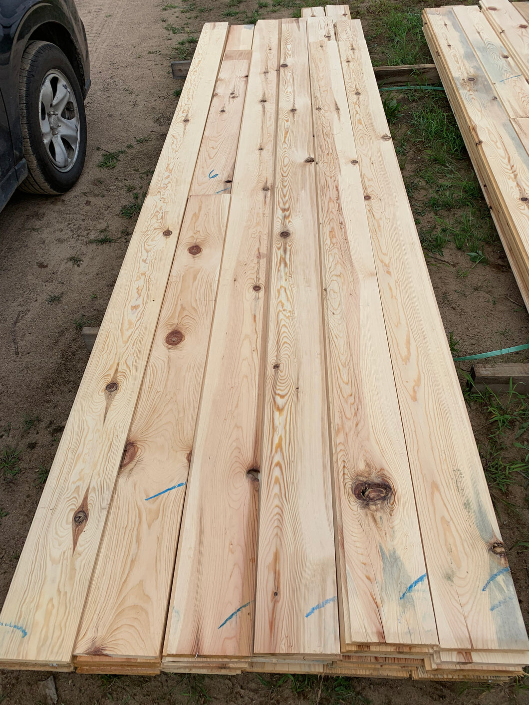 1x8 Red Pine Shiplap Outs